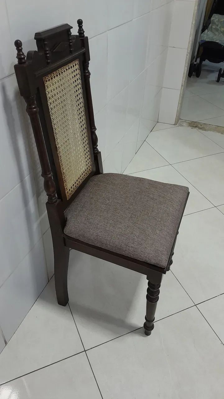 Cadeira em.madeira maciça com encosto em palhinha e assento novoa - Foto 2