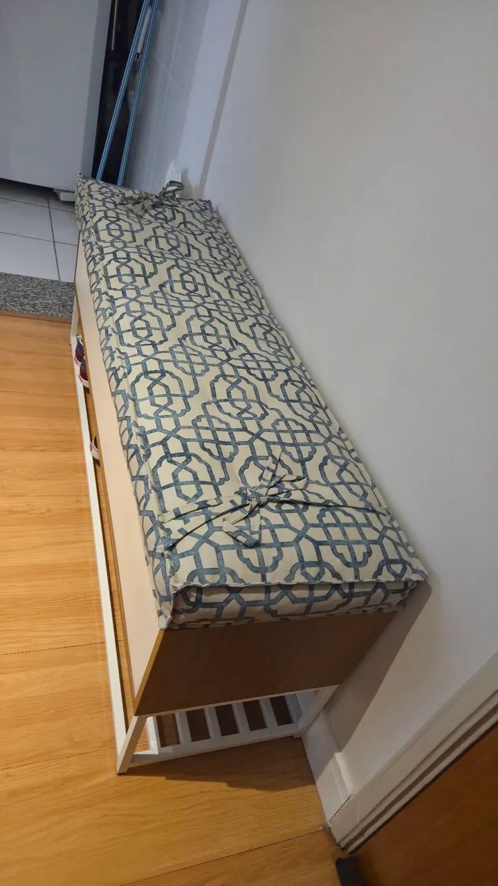 Sapateira (18 pares) e banco ou mesa de apoio - 1.30m - Foto 3