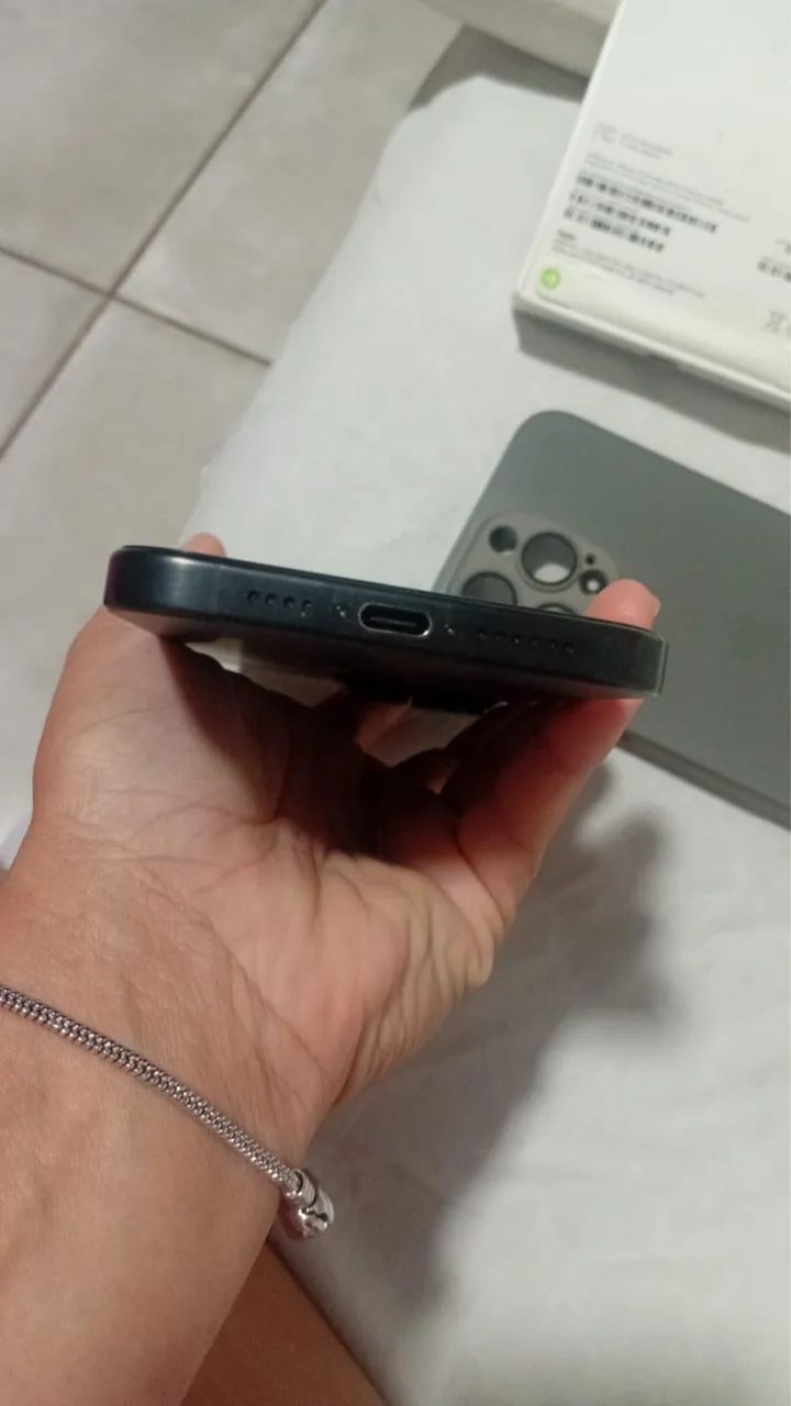 iPhone 15 Pro Max - 256g / Preto -/ Cases grátis  - Foto 4