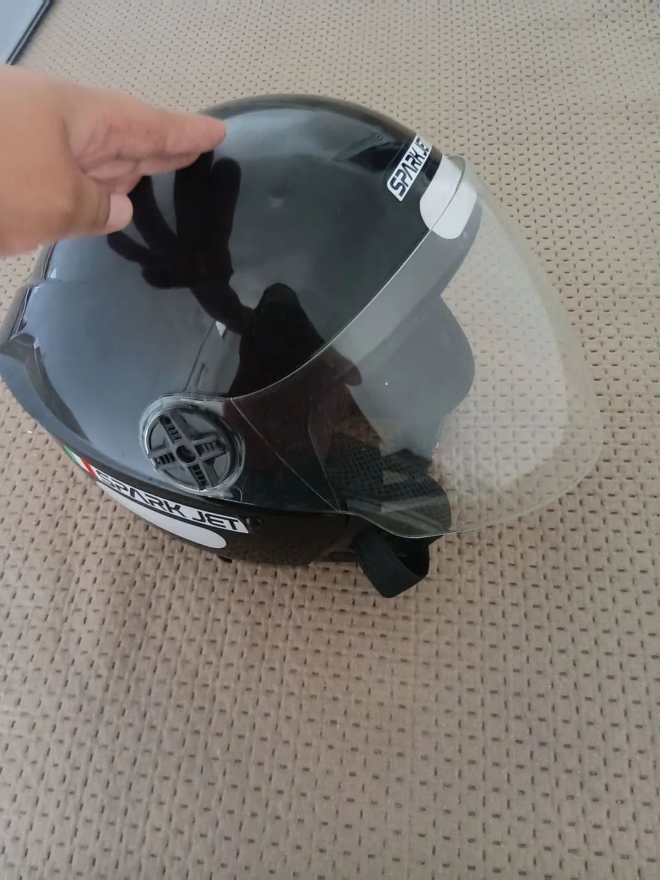 Capacete semi-novo 