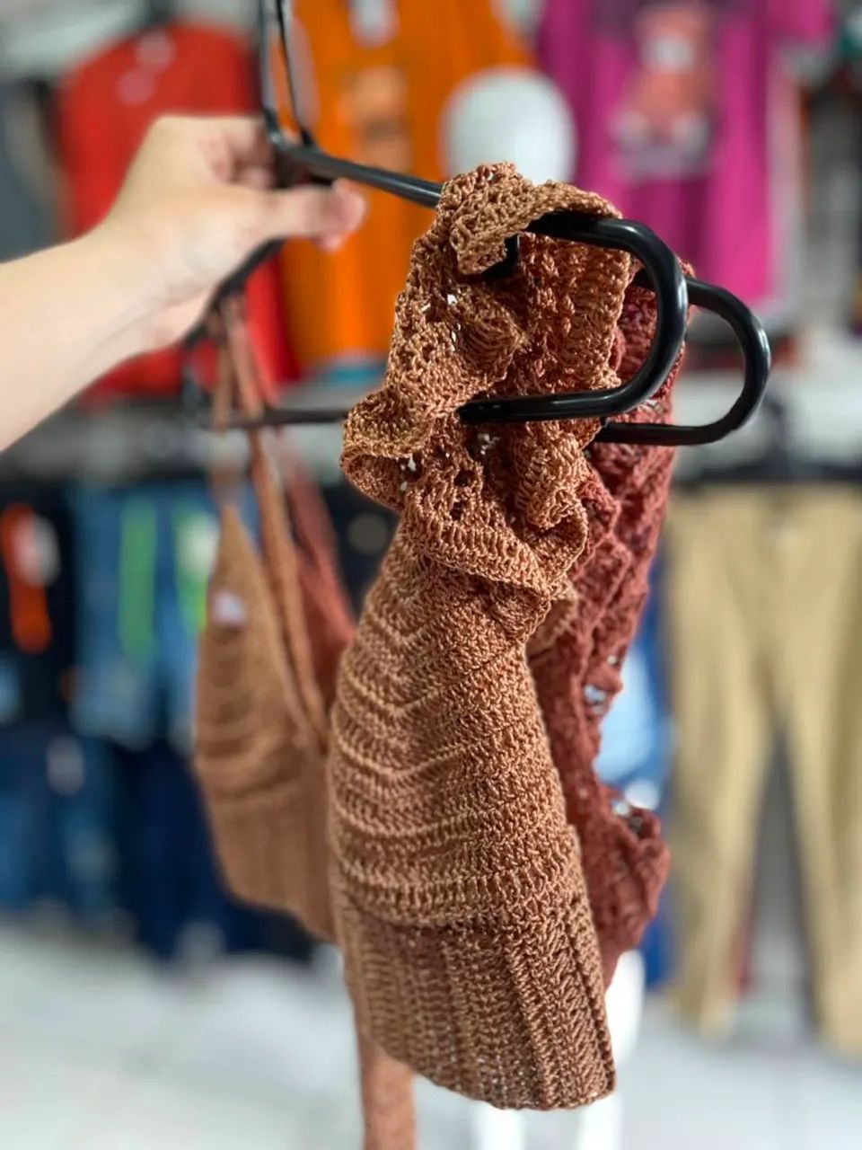 Cropped de crochê Feminina - Foto 4