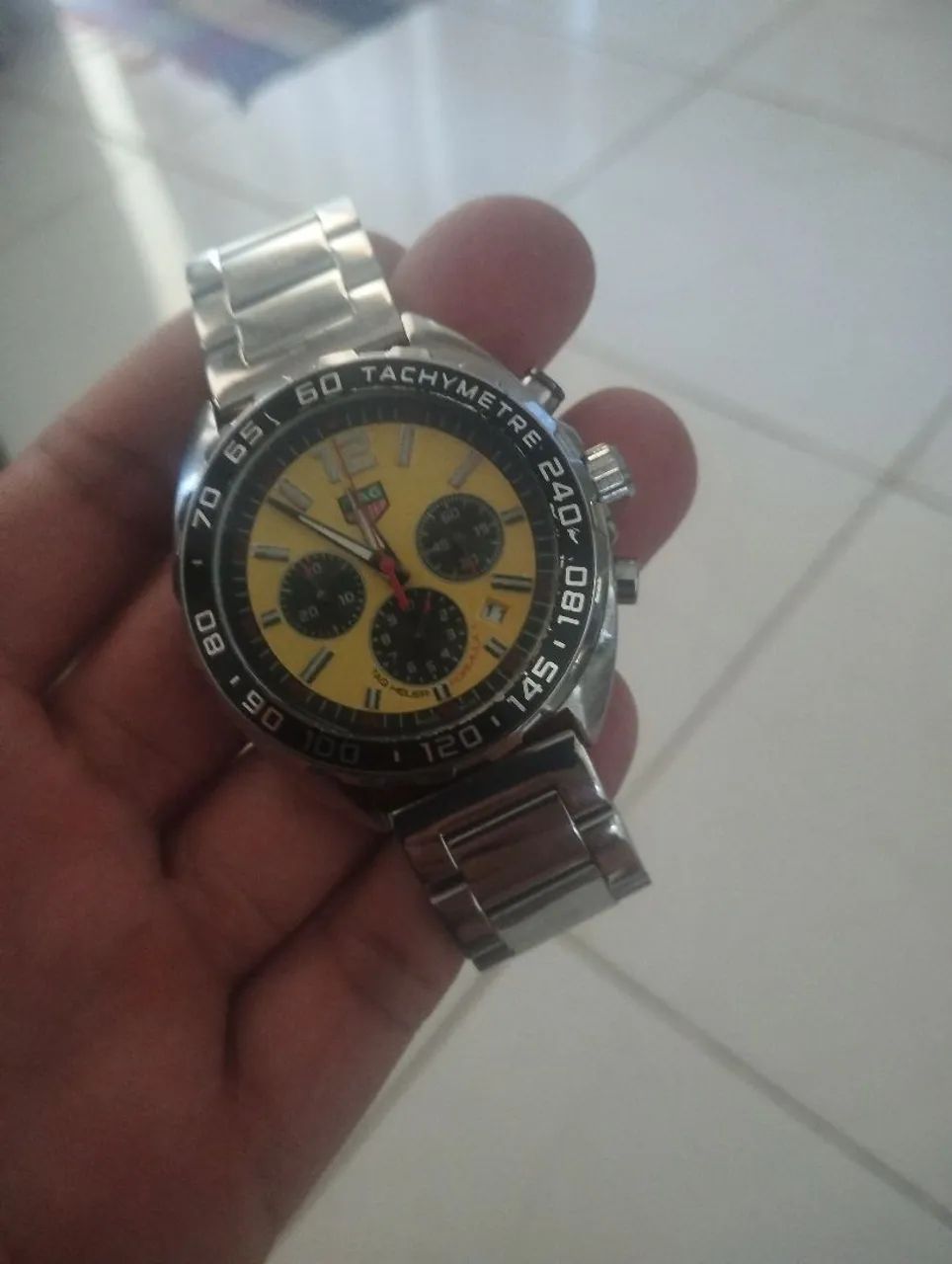 Relógio Tag Houer na cor amarela  - Foto 2