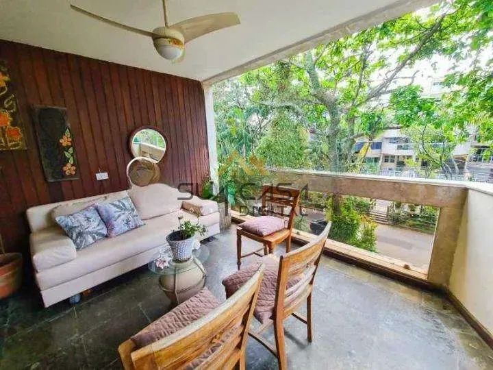 Apartamento reformado com 4 quartos à venda no Jardim Oceânico REF: BAAP4477 1