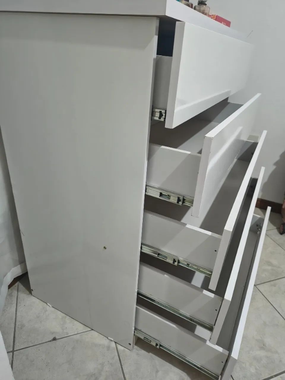 Cômoda branca com 5 gavetas  - Foto 3