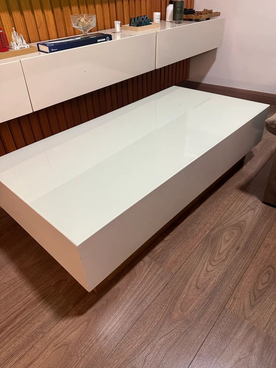 Mesa de centro em madeira e vidro superior  - Foto 2