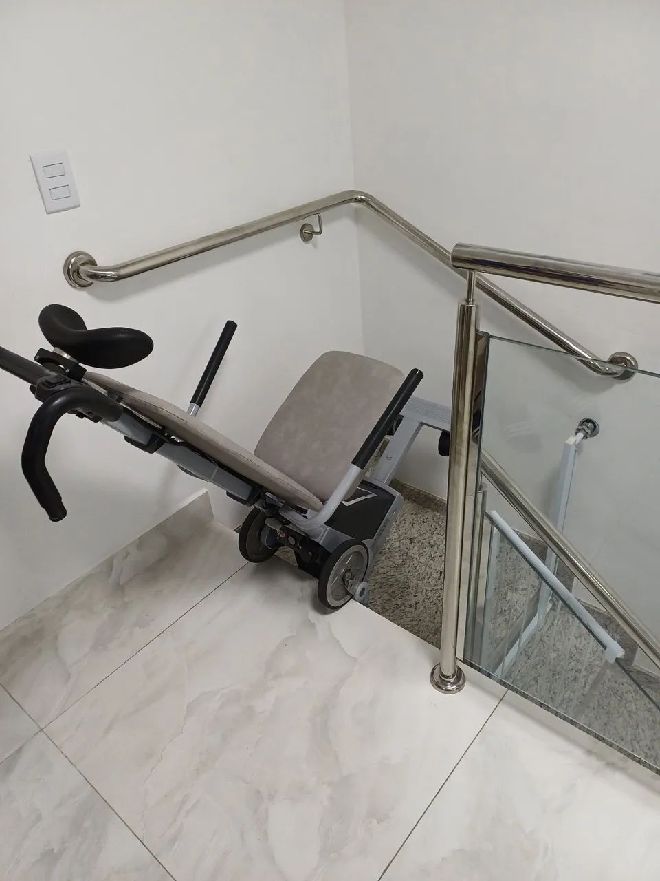 Cadeira motorizada que sobe Escadas  - Foto 5