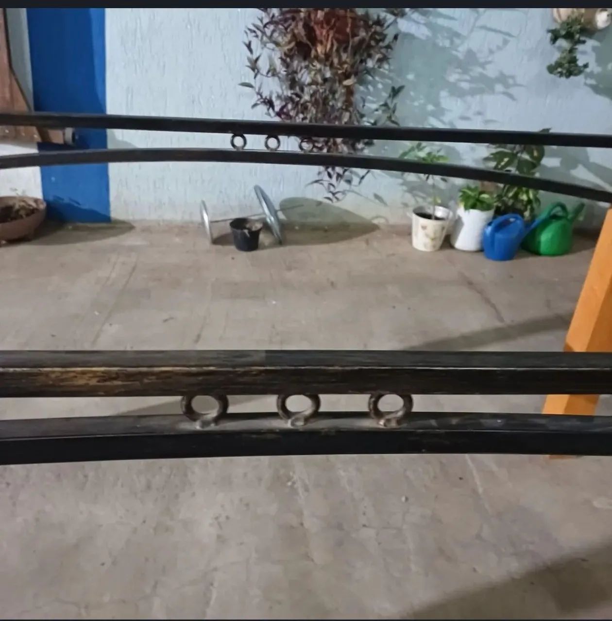 Mesa de jantar 6 lugares. Sem o tampo de vidro e sem cadeiras. - Foto 3