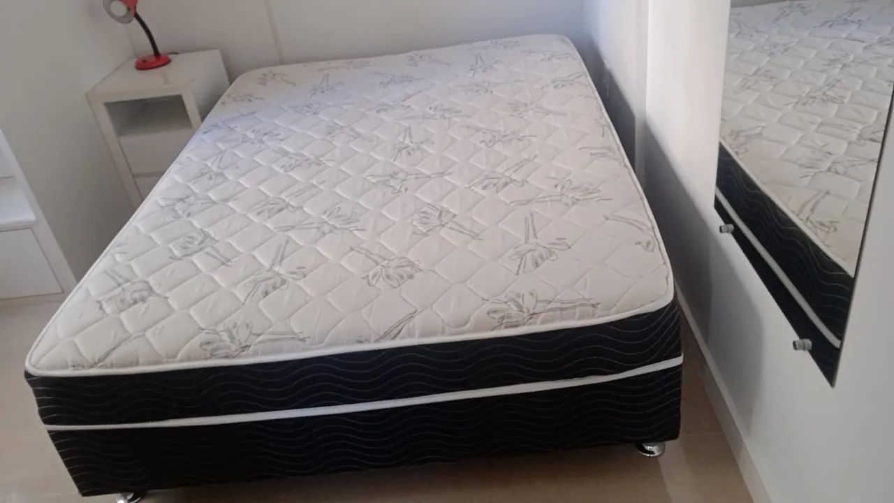Vendo cama casal ( base com colchão conjugado)  - Foto 3
