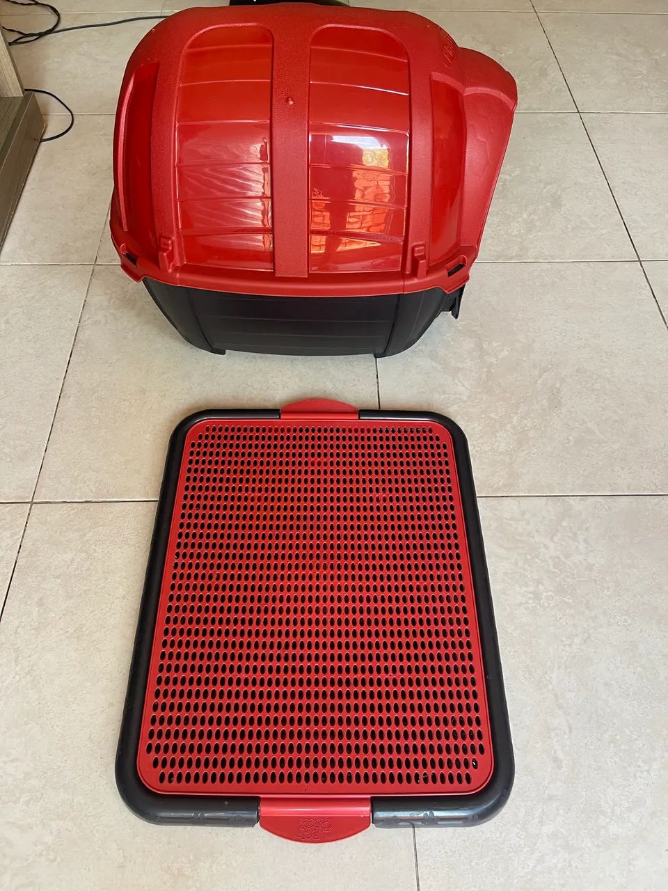 Vende-se uma casinha pet e um banheiro 80 reais os dois 