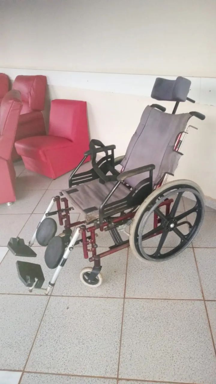CADEIRA DE RODA 