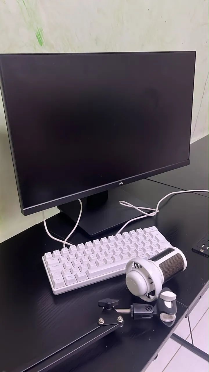 tela de computador, teclado mecânico, microfone de mesa  - Foto 2