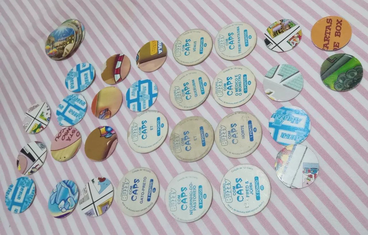Vinte e seis tazos da Marvel comics, Buzzy Caps e medabots  - Foto 5