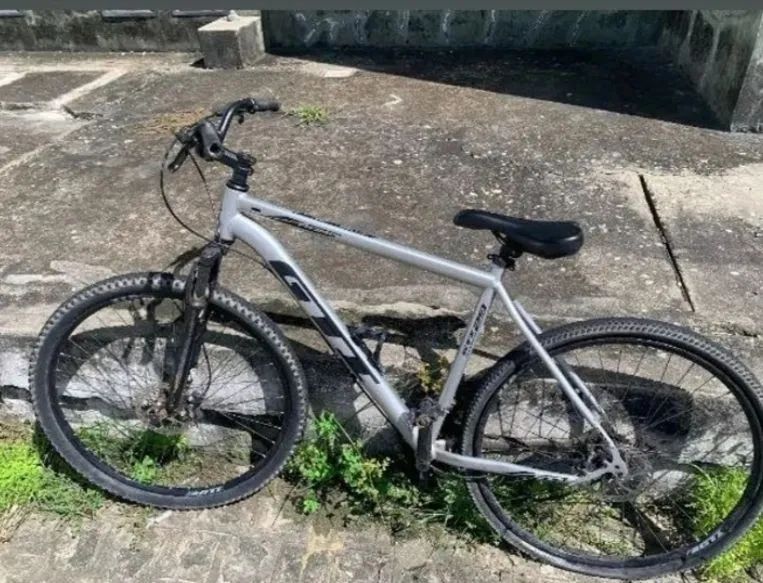 Vendo bicicleta Aro 29 com quadro GTI.