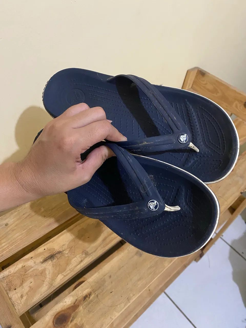 Sandália Crocs 37 - Foto 2