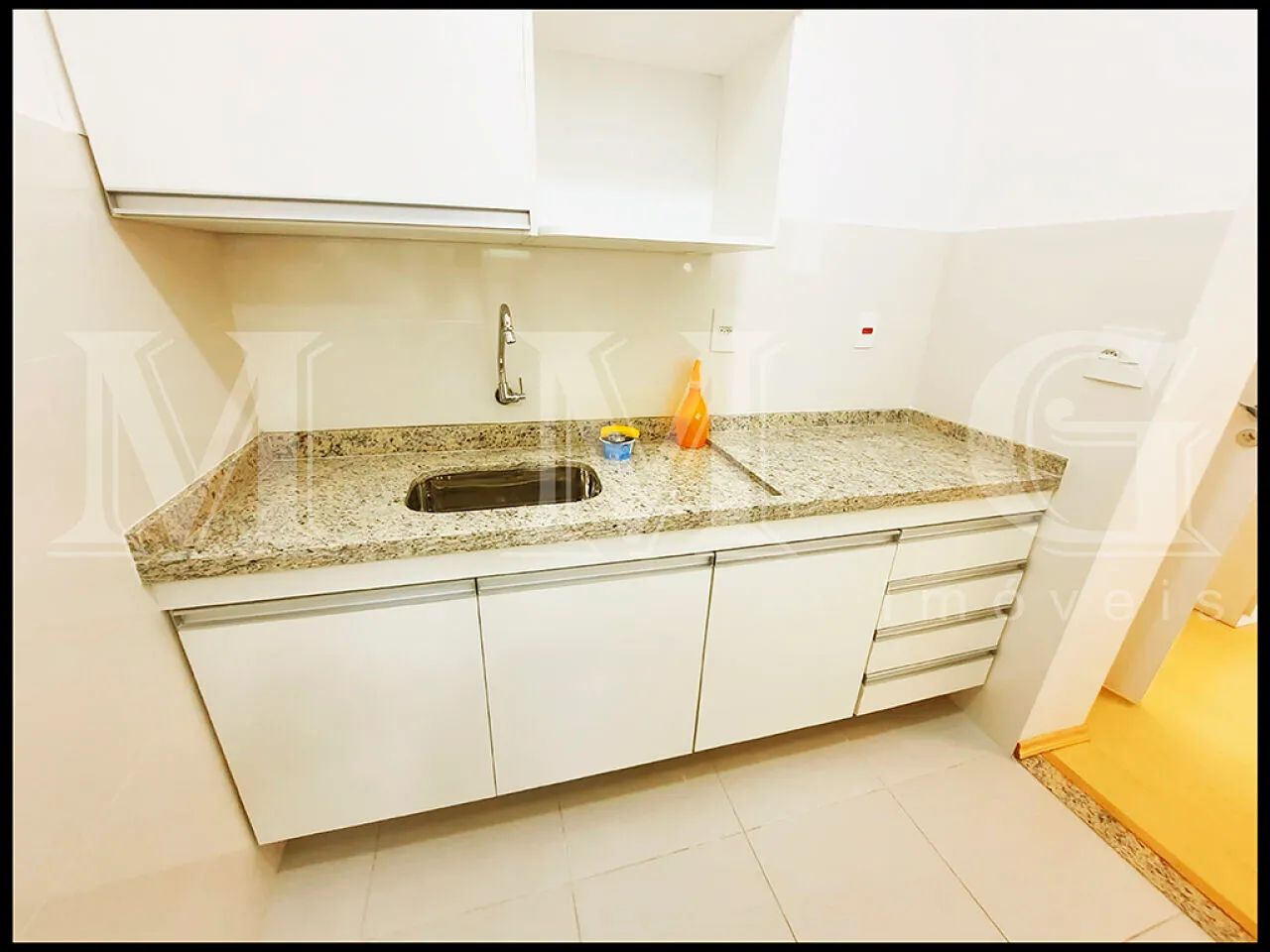 Studio, mobiliado, cozinha com armário, tipo americana, ótimo - Foto 2