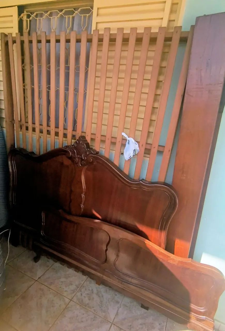 Cama de madeira maciça e colchão  - Foto 2