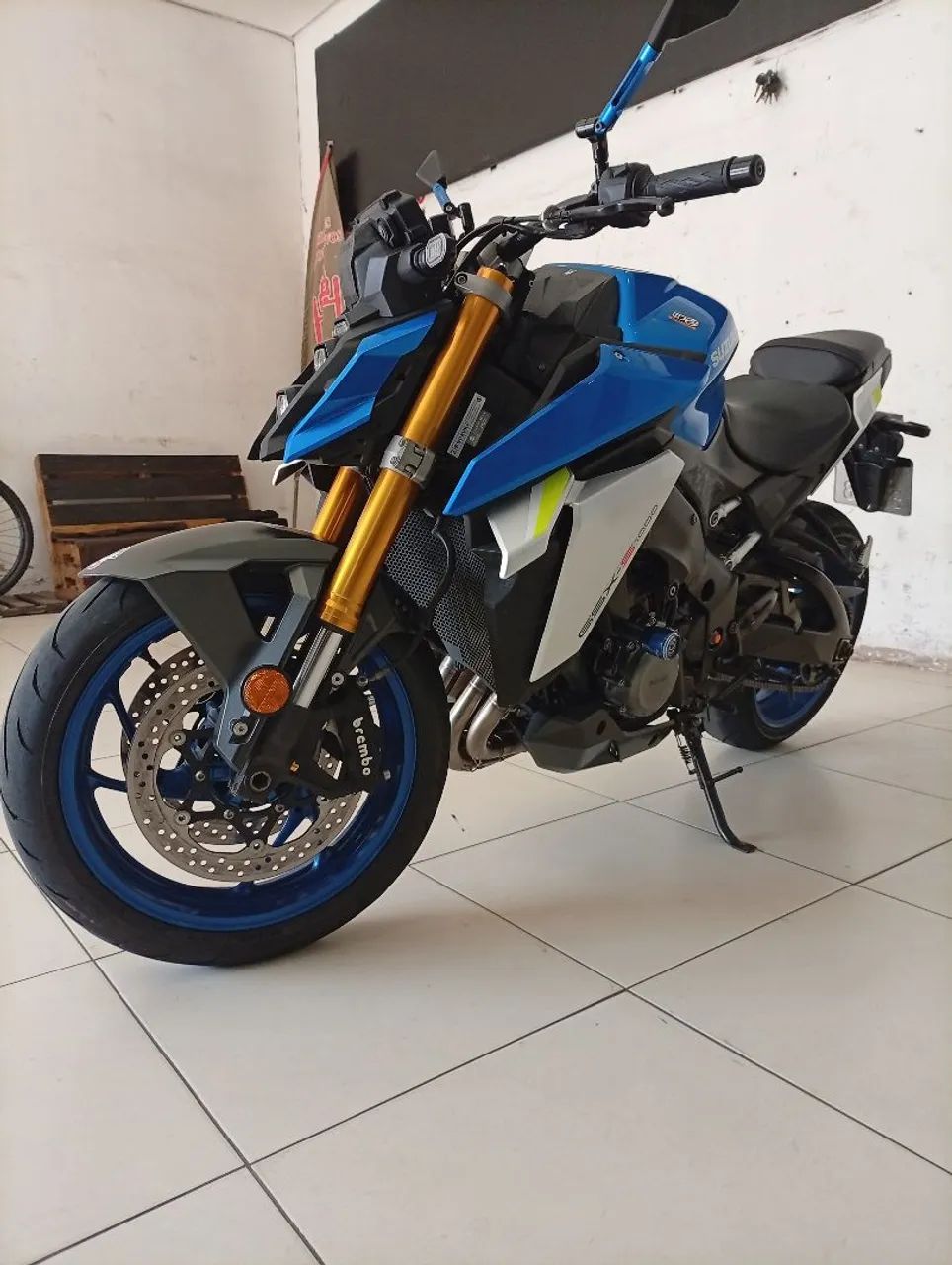 SUZUKI GSX-S1000 (EXTRA 2024) - Foto 2
