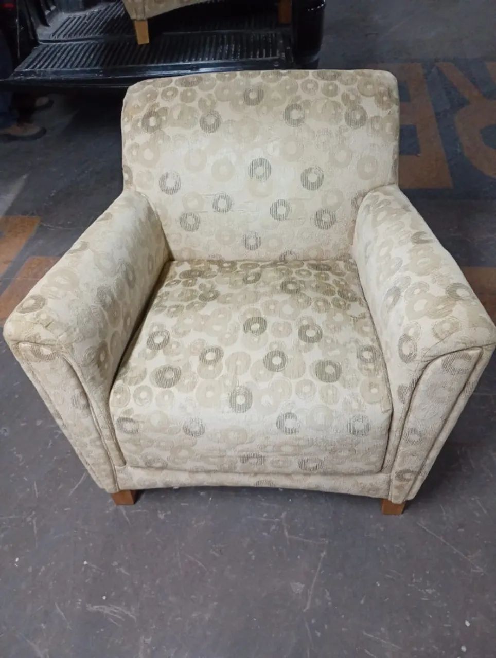 POLTRONA ESTOFADA - CONFORTO E ELEGÂNCIA! - Foto 3