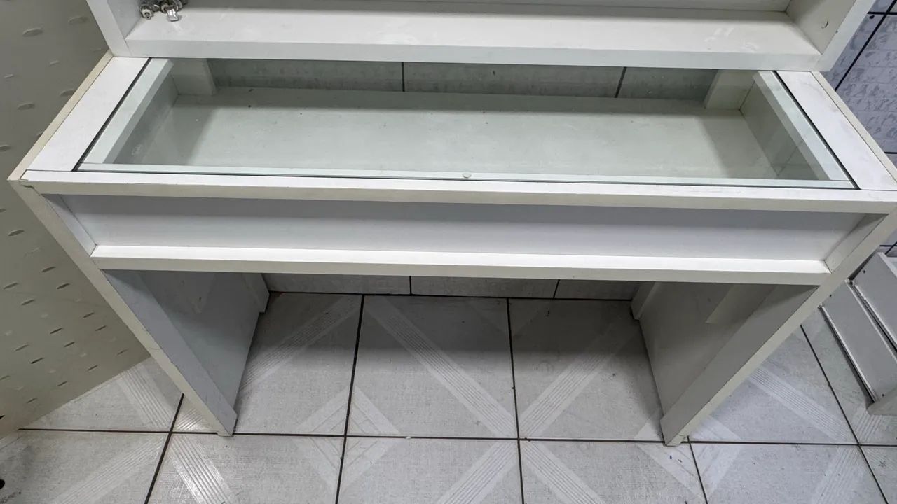 Vende-se mesa de atendimento com vidro