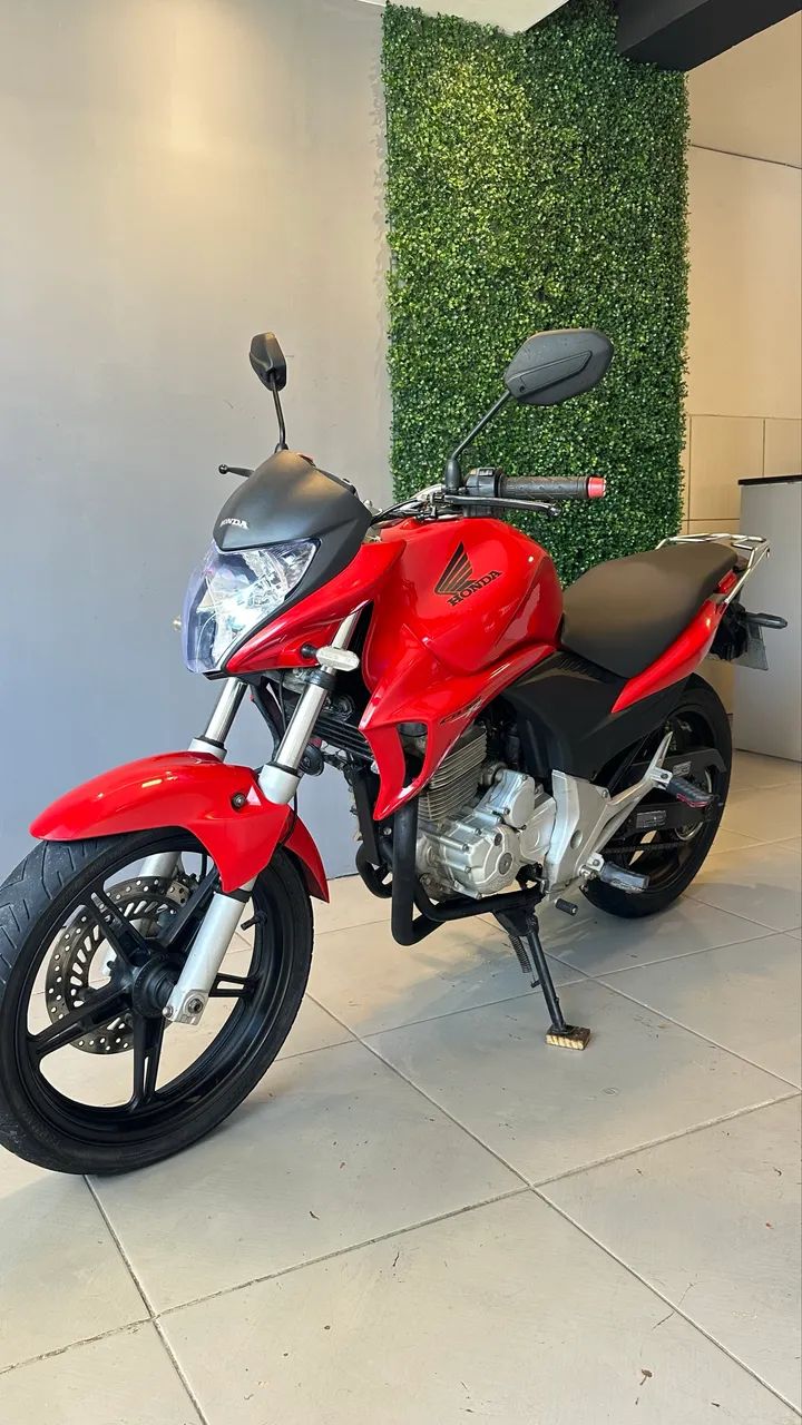 HONDA CB300 IMPECÁVEL 