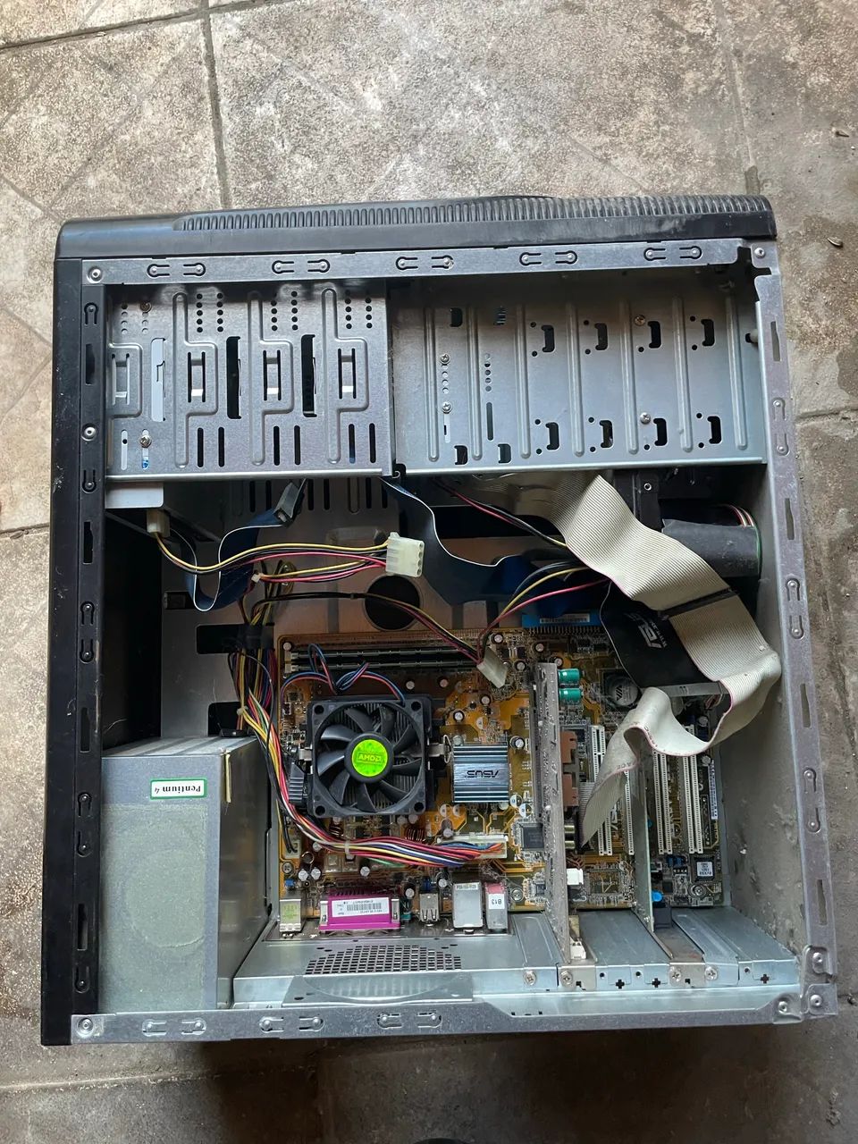 Vendo cpu para peças 
