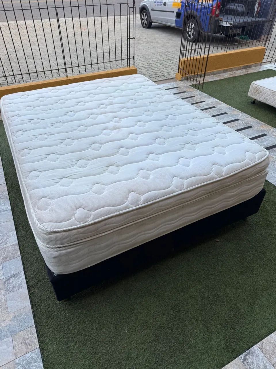 Colchão Queen MAXFLEX USADO COM BASE - Entrego!!  - Foto 5