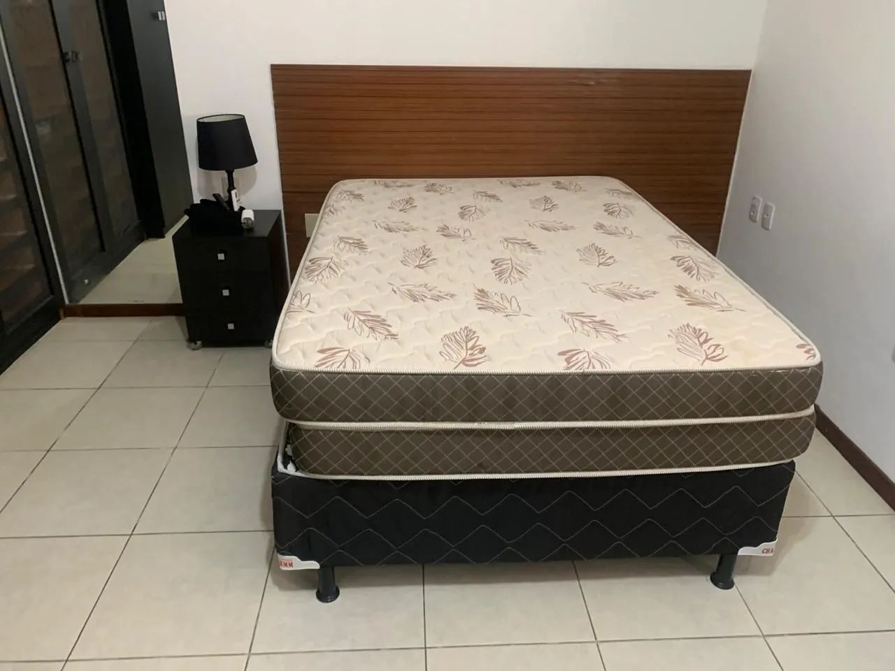 Base com 2 colchões de casal 