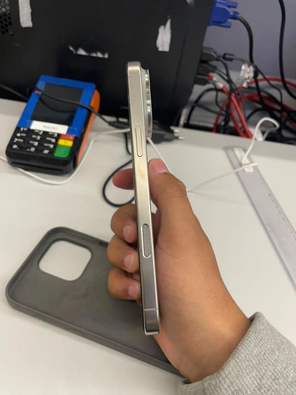 iPhone 16 pro max 512GB - Impecável - passo cartão  - Foto 2