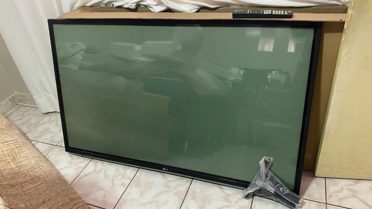 TV LG 60 Polegadas Plasma Full HD - Controle e Base