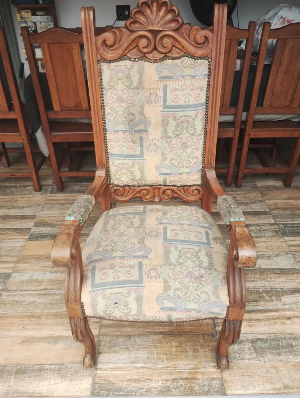 Poltronas de madeira