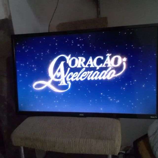 vendo 01 televisao 32 polegadas AOC com controle das moderna e pegar internet - Foto 2
