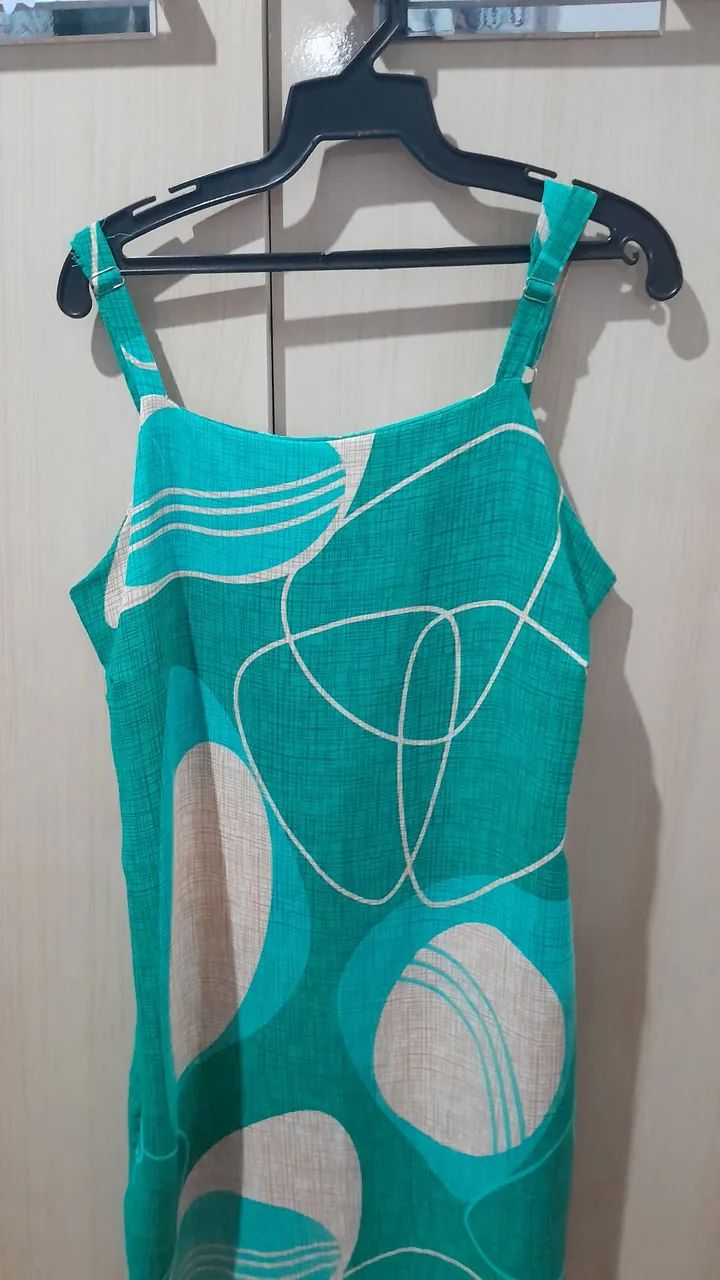 VESTIDO MÉDIO COM ESTAMPAS E ALÇAS AJUSTÁVEIS 