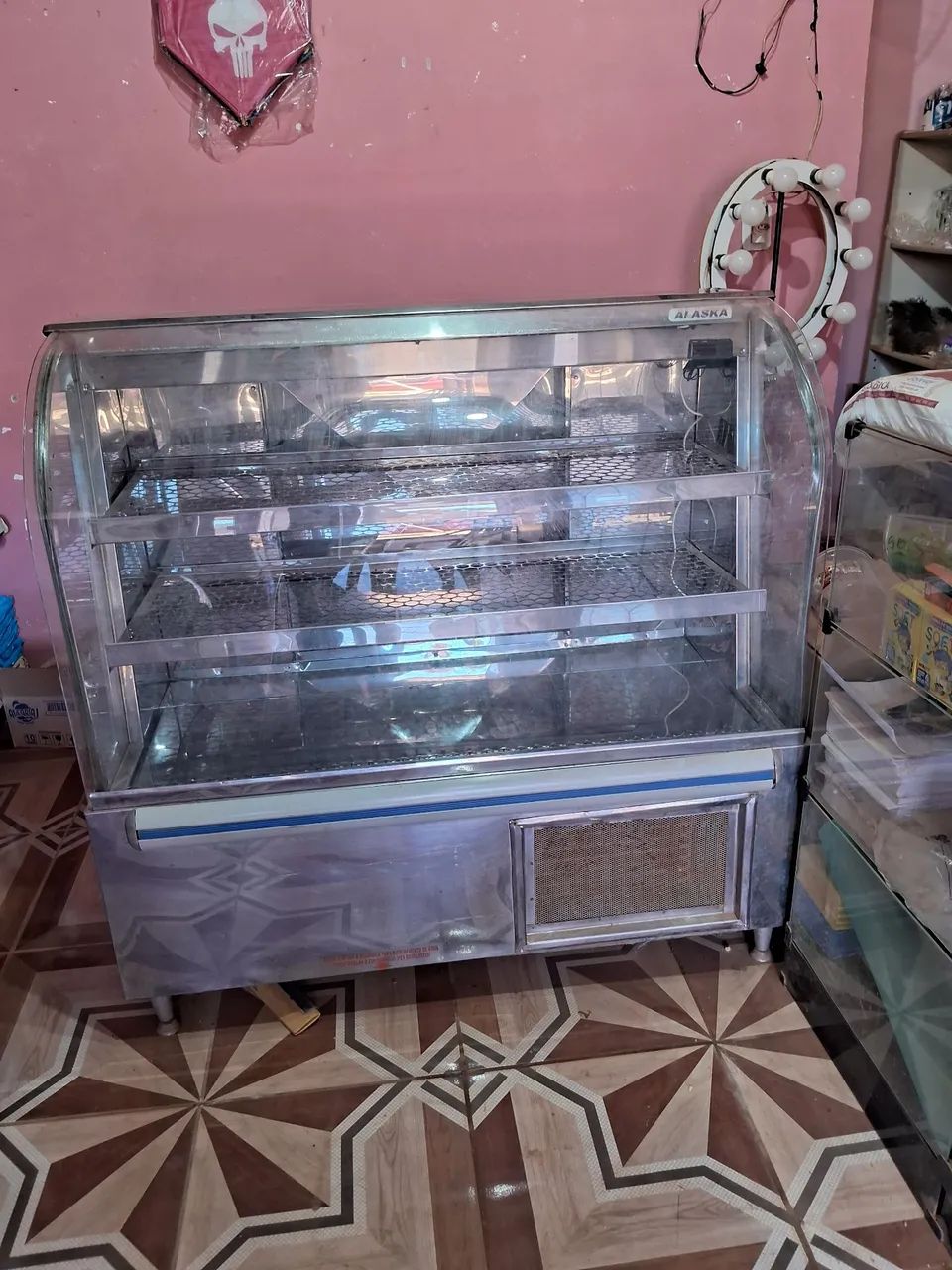 Balcão Expositor Refrigerado Inox Alaska - Seminovo e funcionando