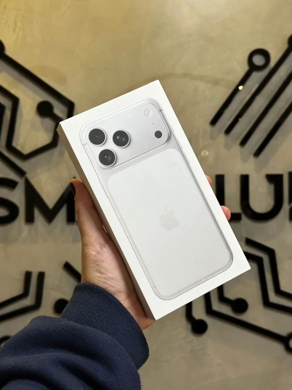  iPhone 17 Pro Max Silver - 256GB LACRADO COM NOTA