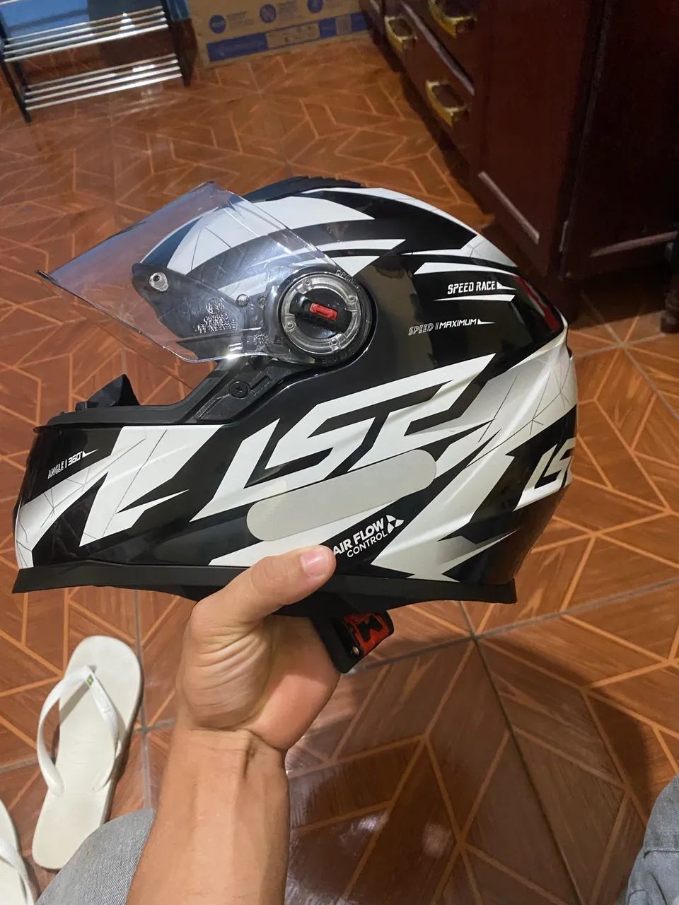 VENDO LS2 DRAZE PRETO E BRANCO - Foto 3