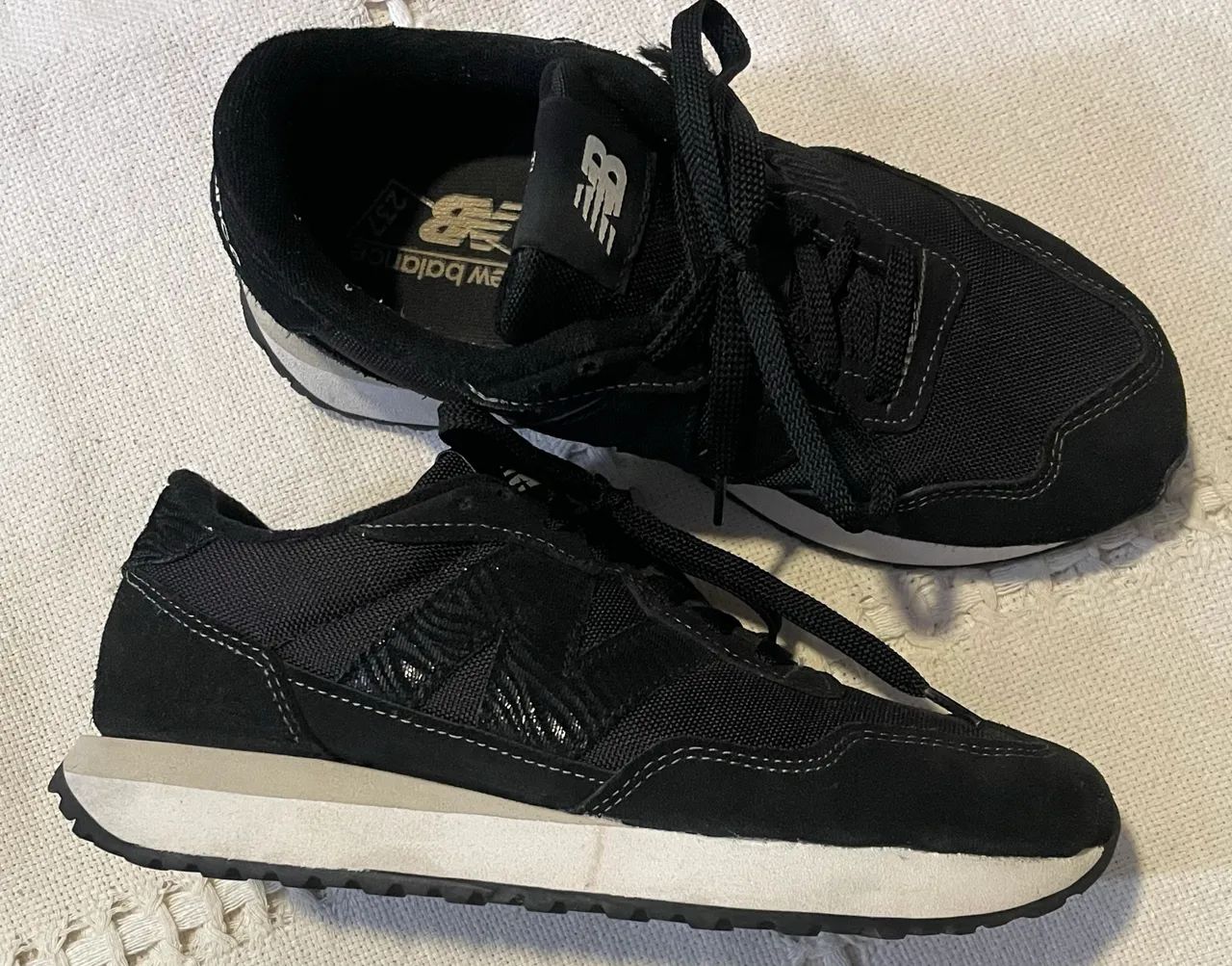 Tênis NB feminino 