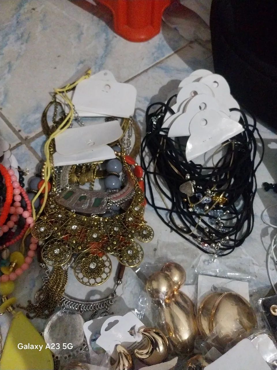 Lote de colares brincos e etc. - Foto 2