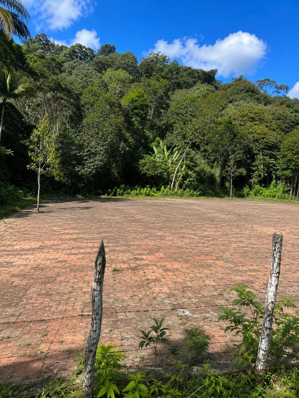 TERRENO TOTALMENTE PLANO EM GUARAMIRANGA COM 1120M²