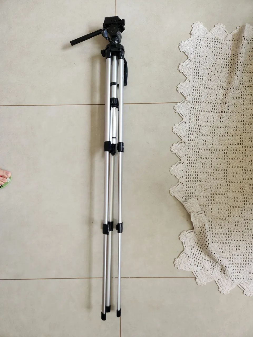 Tripé para câmera fotografica com bolsa de transporte - Foto 3