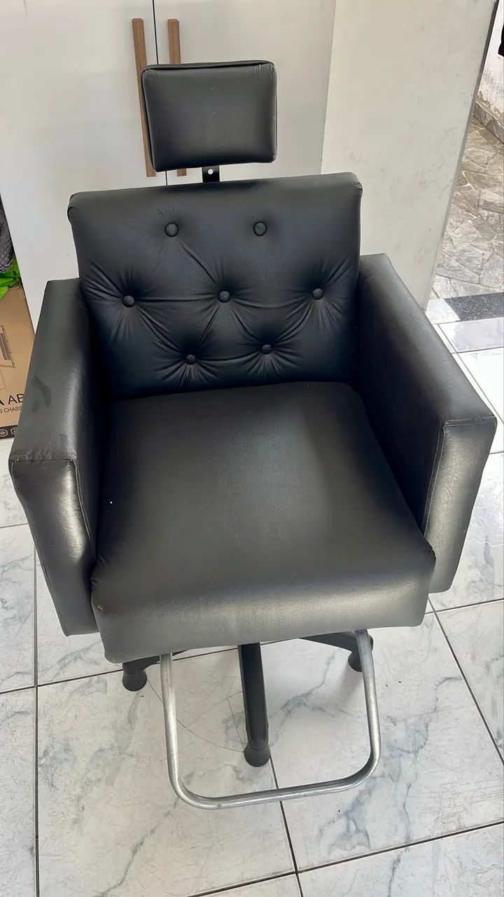 Vendo cadeira de salão comprei e nunca usei 