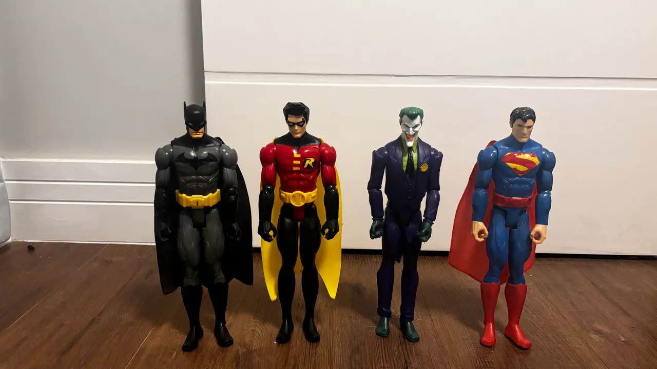 Kit 4 Bonecos DC Comics 30cm - Batman, Robin, Coringa e Superman