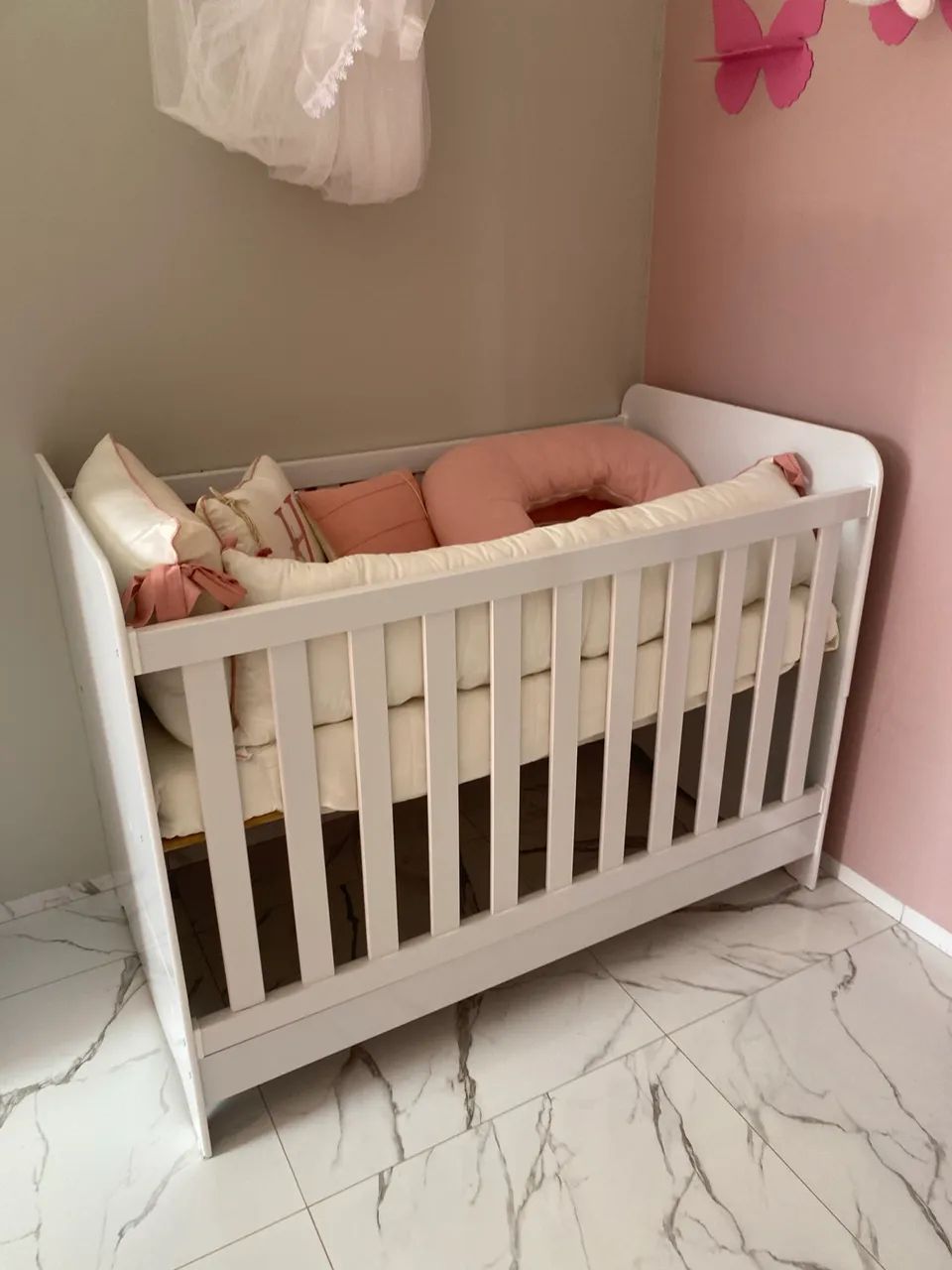 Quarto de bebê completo - Guarda roupa, cômoda e berço americano - Foto 2