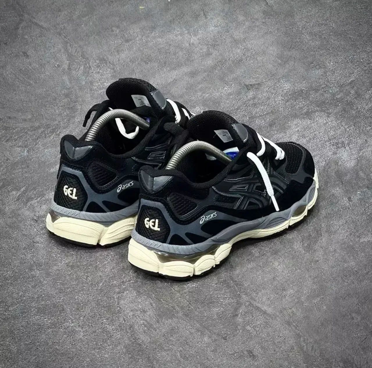 Asics Gel NYC Off Preto e Creme - Foto 3