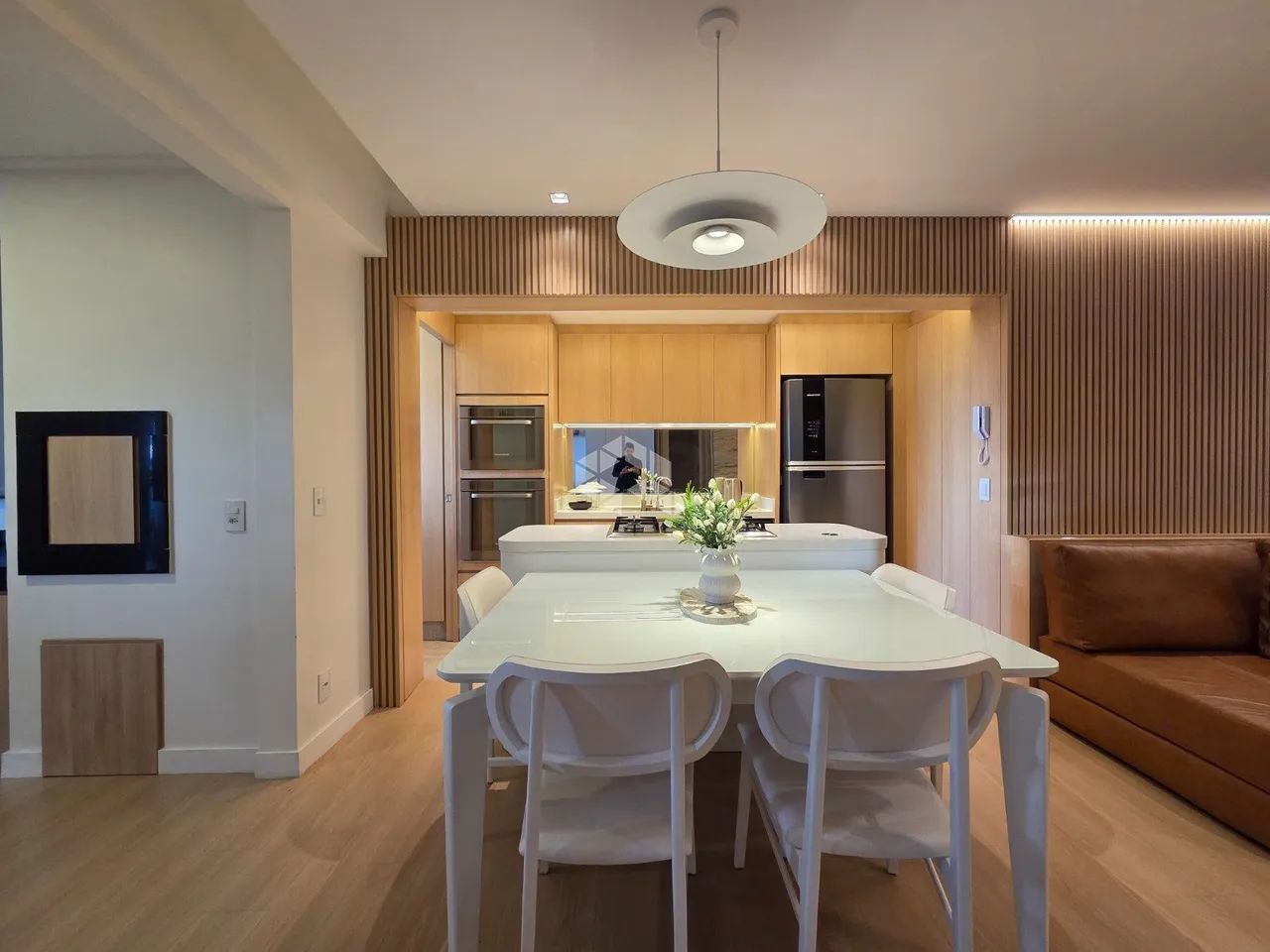 APARTAMENTO SEMIMOBILIADO COM 2 QUARTOS SENDO 1 SUÍTE E 2 VAGAS NO CENTRO - Foto 5