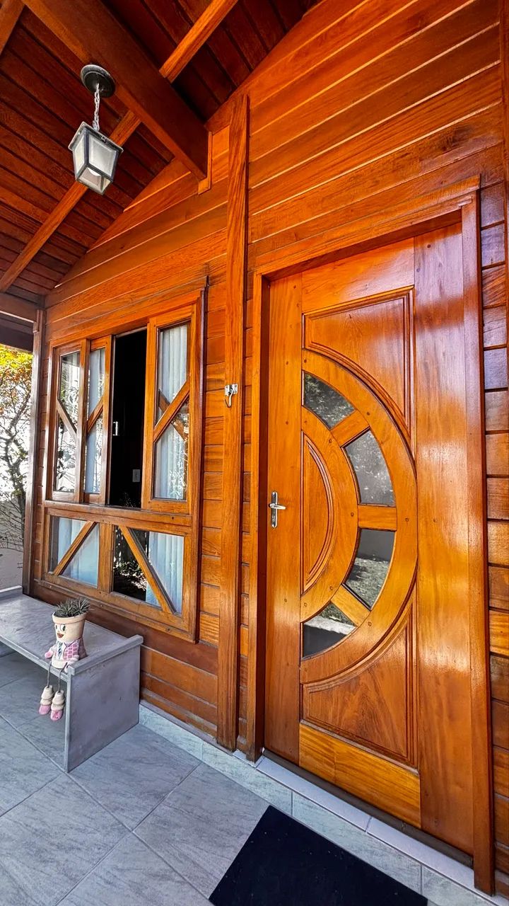 Duas casas pelo preço de uma no Ribeirão da ilha.
