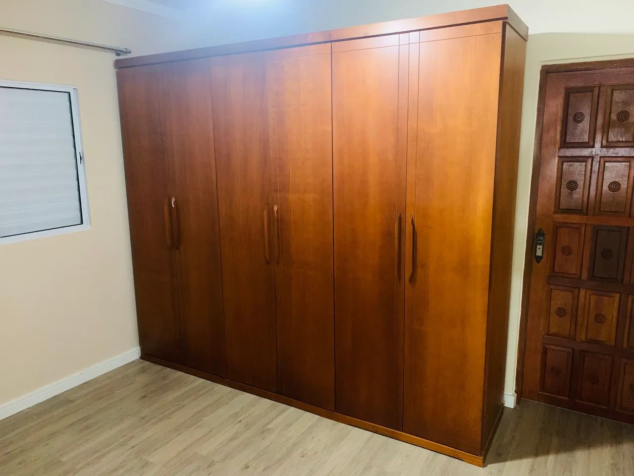 Guarda-roupa de Madeira
