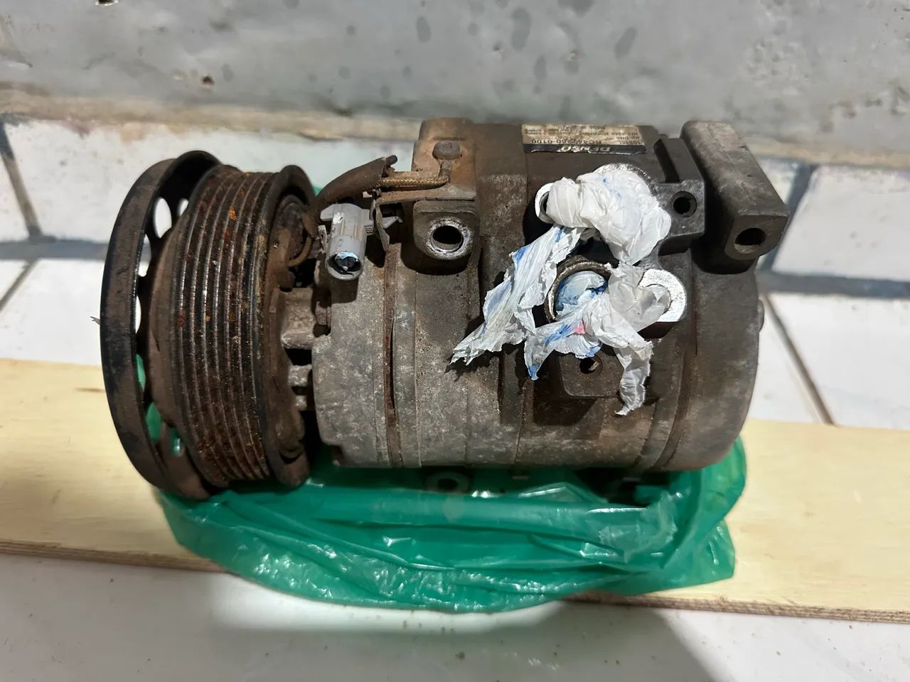 Compressor de ar-condicionado do Corolla 2013 original - Foto 5