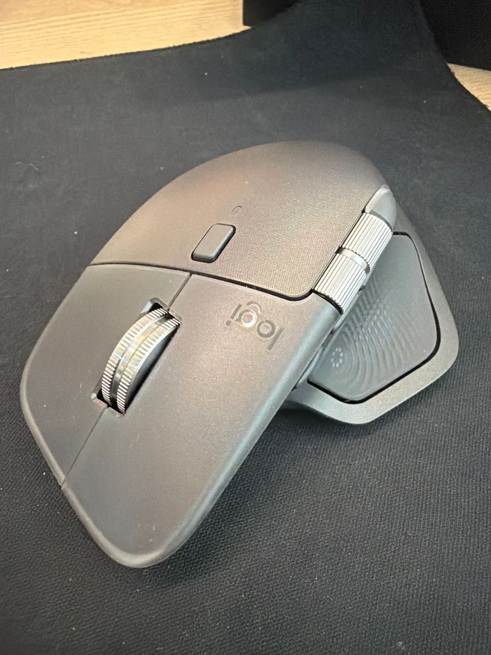 Mouse Logitech MX Master 4 - Foto 2