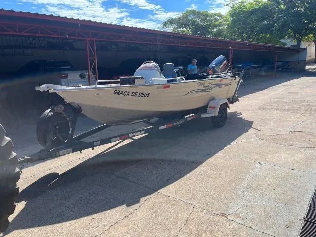 Lancha 17 pés motor 60 hp  com trim 260 horas