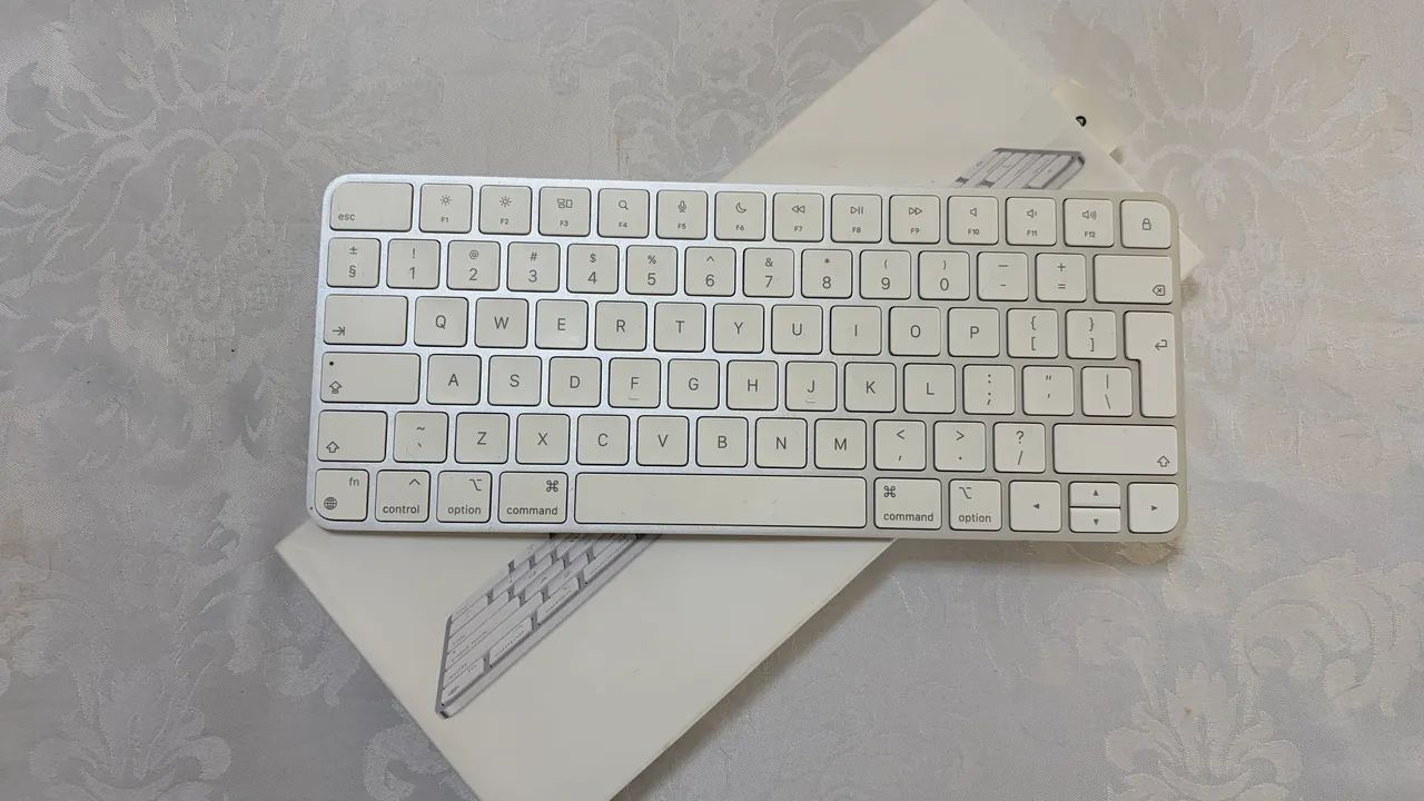 Apple Magic Keyboard (Conexão Lightning) - Periféricos e